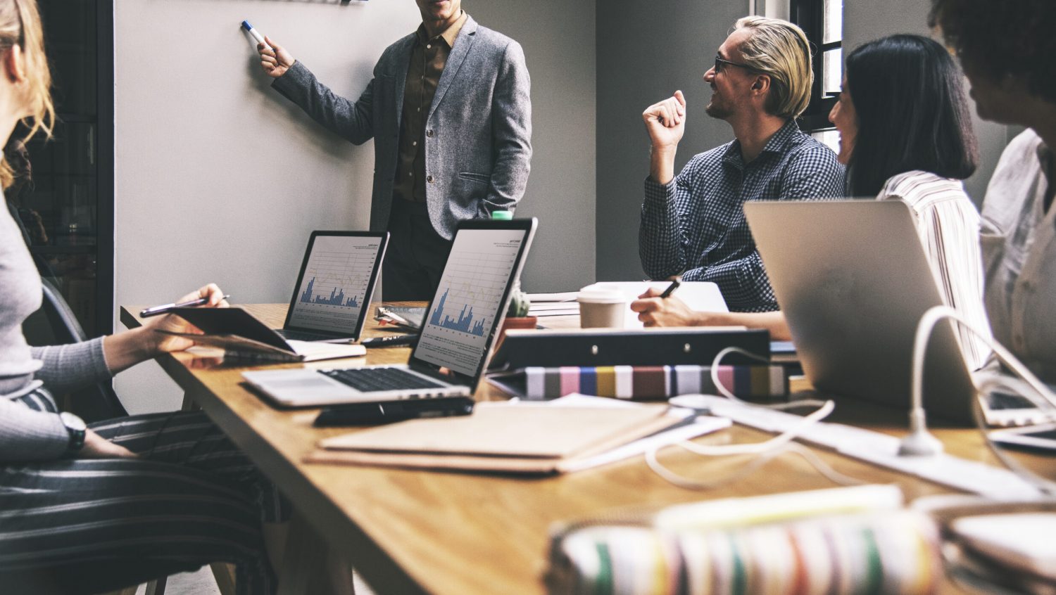 group-diverse-people-having-business-meeting